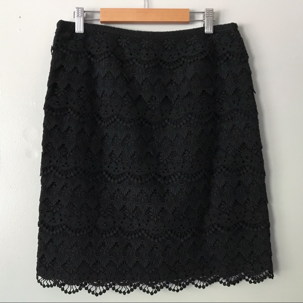New J McLaughlin Black Scallop Lace Skirt - 4 - Picture 2 of 4